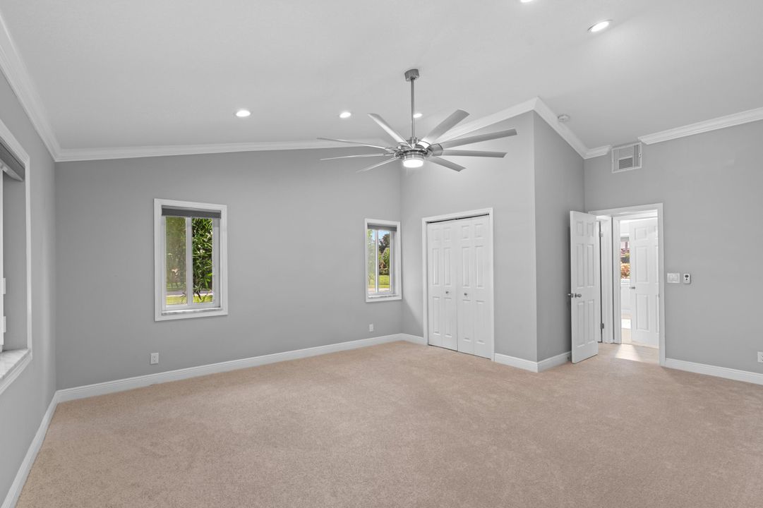 合同活跃: $725,000 (4 贝兹, 2 浴室, 2105 平方英尺)