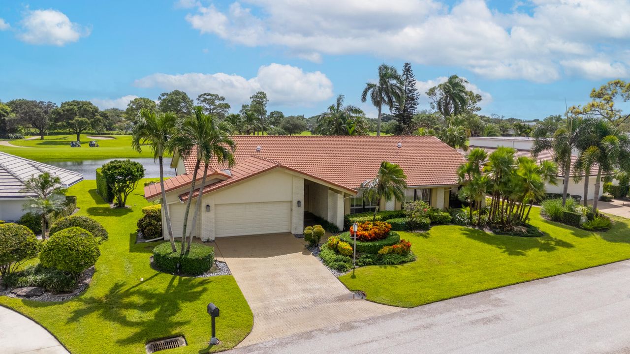 For Sale: $1,745,000 (4 beds, 2 baths, 3063 Square Feet)