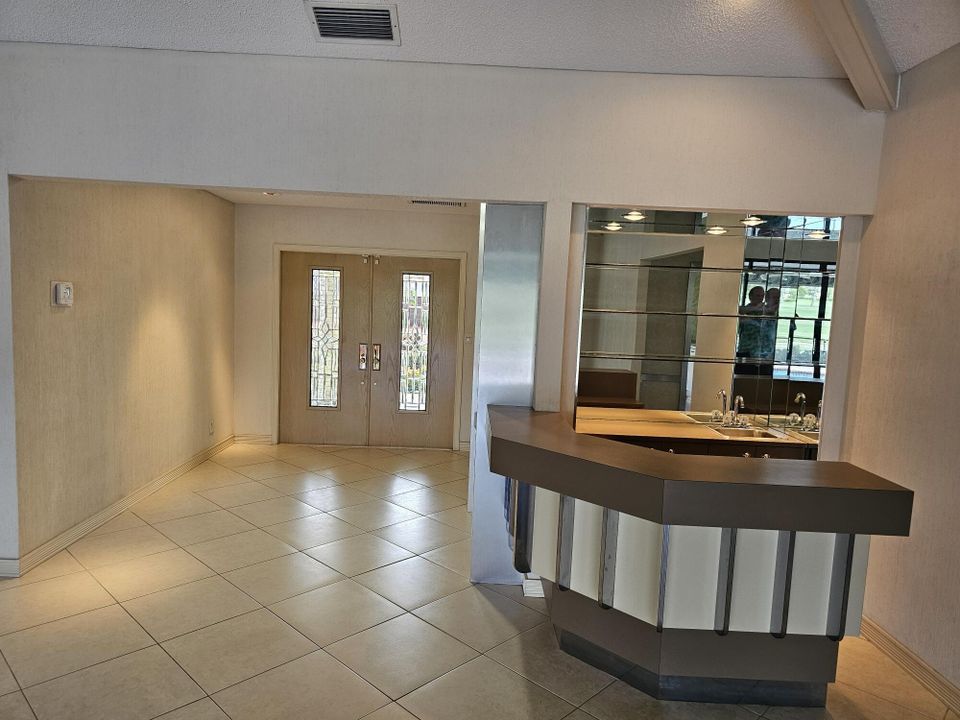 For Sale: $1,745,000 (4 beds, 2 baths, 3063 Square Feet)