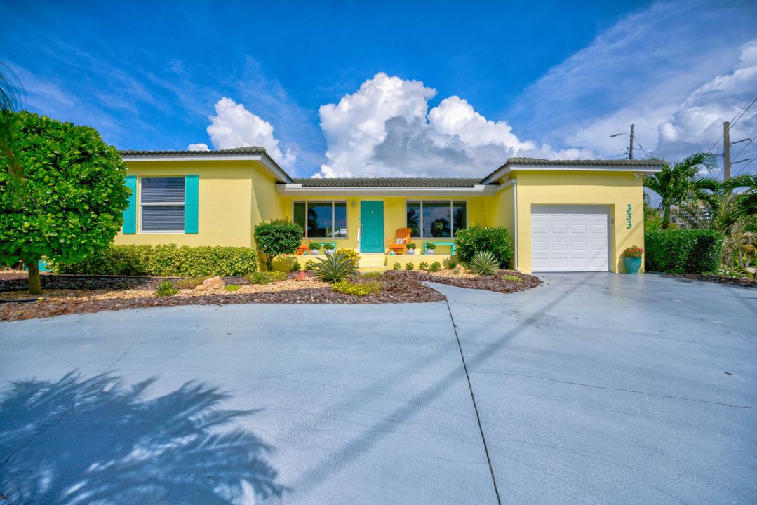 For Sale: $1,999,000 (3 beds, 2 baths, 1462 Square Feet)