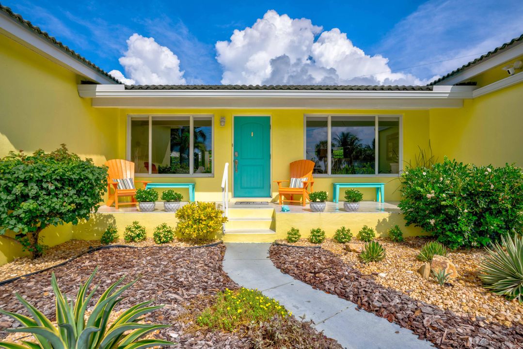 For Sale: $1,999,000 (3 beds, 2 baths, 1462 Square Feet)