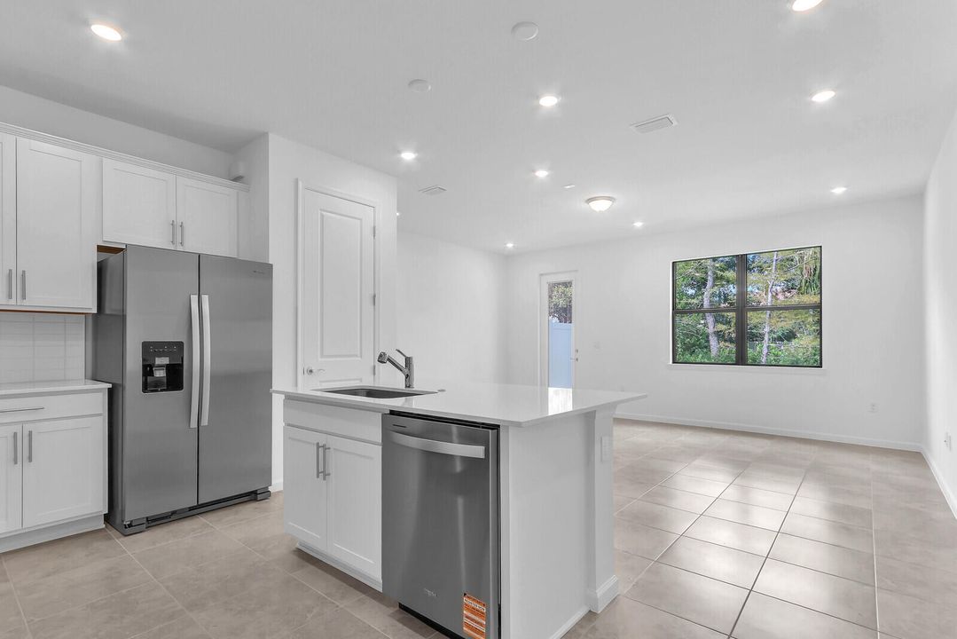 En Renta: $2,700 (3 camas, 2 baños, 1550 Pies cuadrados)