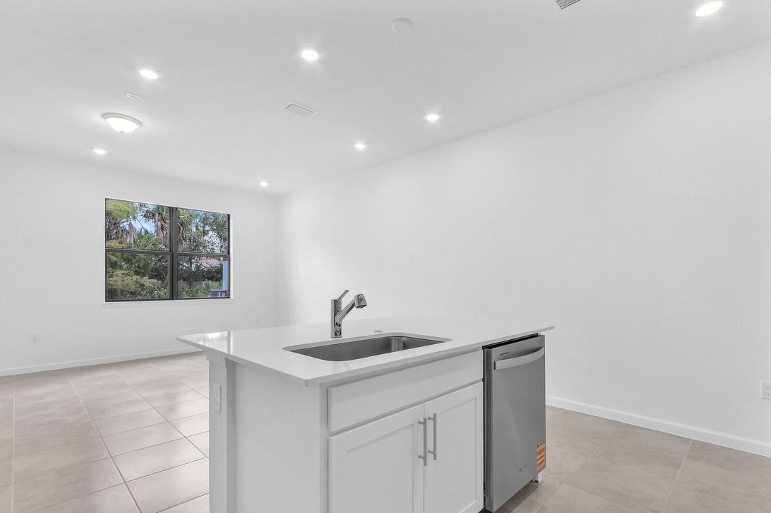 En Renta: $2,700 (3 camas, 2 baños, 1550 Pies cuadrados)