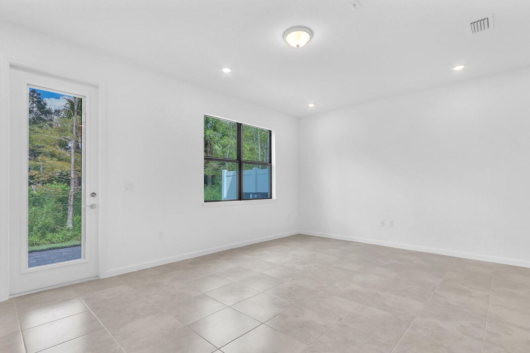 En Renta: $2,700 (3 camas, 2 baños, 1550 Pies cuadrados)