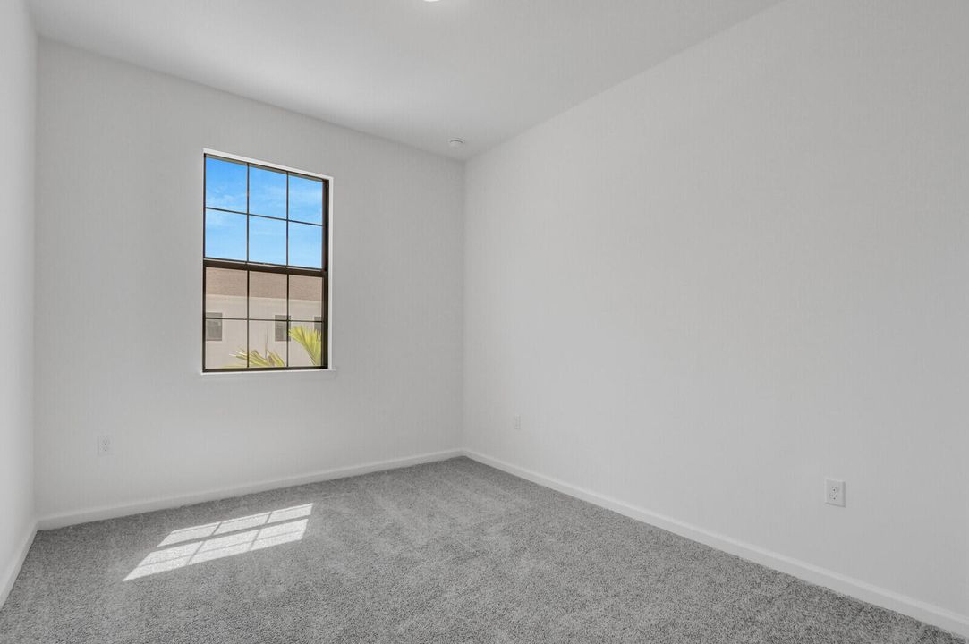 En Renta: $2,700 (3 camas, 2 baños, 1550 Pies cuadrados)