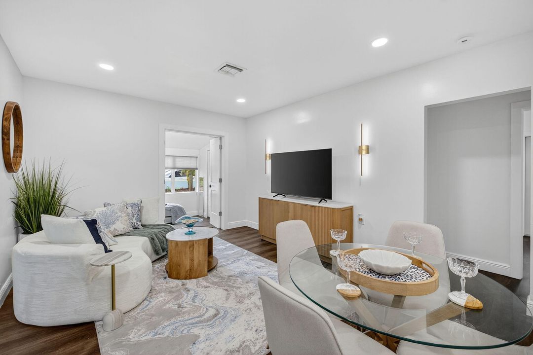 Recently Rented: $2,800 (2 beds, 1 baths, 1042 Square Feet)