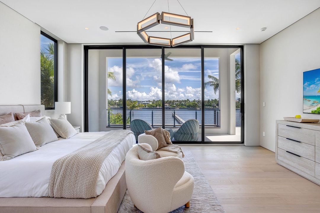 For Sale: $21,000,000 (7 beds, 8 baths, 7631 Square Feet)