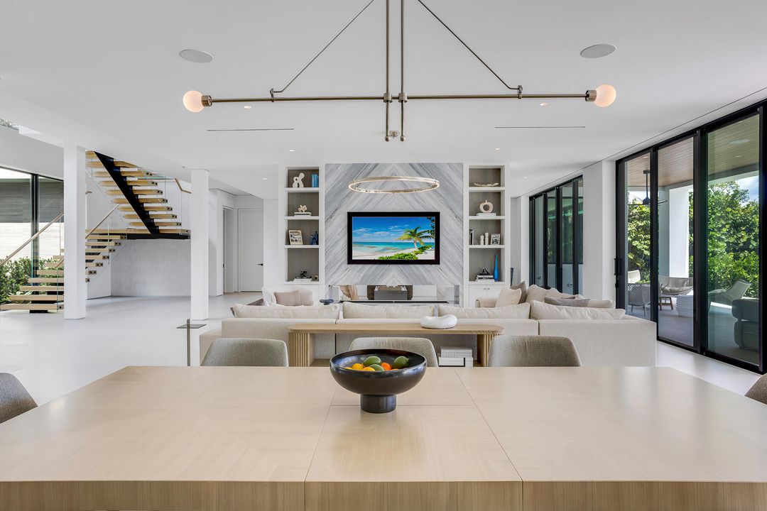 For Sale: $21,000,000 (7 beds, 8 baths, 7631 Square Feet)