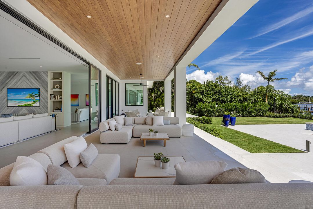 For Sale: $21,000,000 (7 beds, 8 baths, 7631 Square Feet)