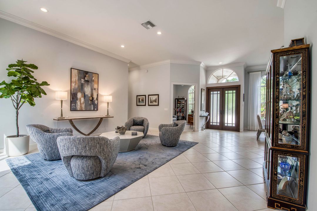 合同活跃: $2,400,000 (3 贝兹, 3 浴室, 3055 平方英尺)