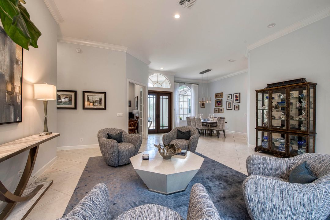 合同活跃: $2,400,000 (3 贝兹, 3 浴室, 3055 平方英尺)