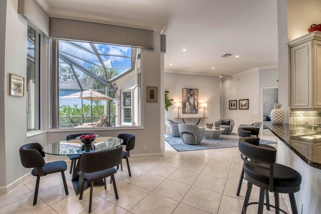 合同活跃: $2,400,000 (3 贝兹, 3 浴室, 3055 平方英尺)