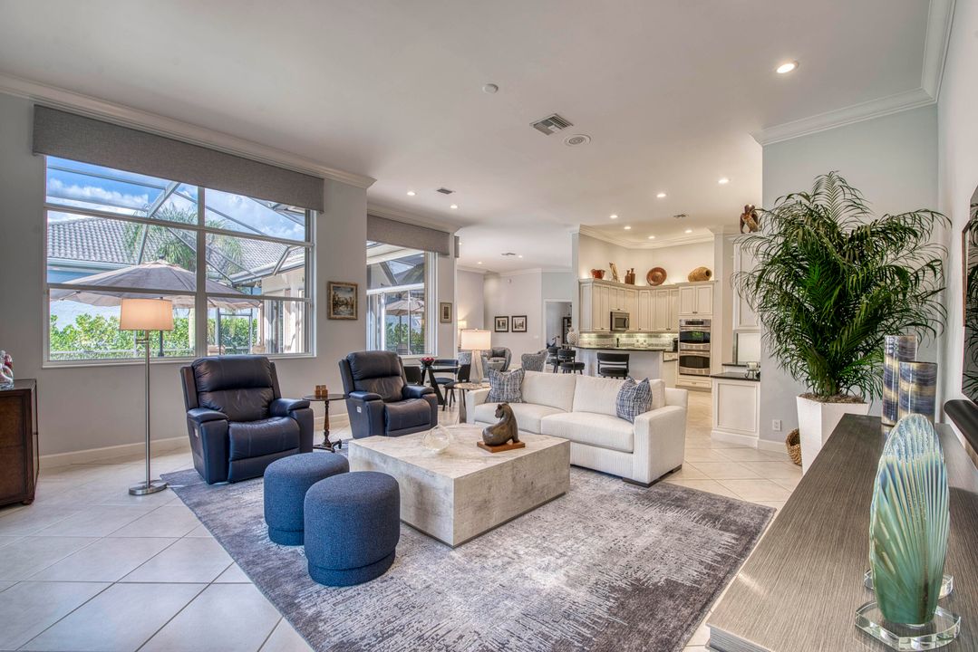 合同活跃: $2,400,000 (3 贝兹, 3 浴室, 3055 平方英尺)