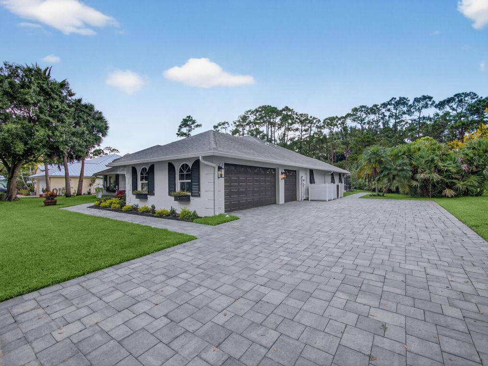 Active With Contract: $925,000 (4 beds, 3 baths, 2623 Square Feet)