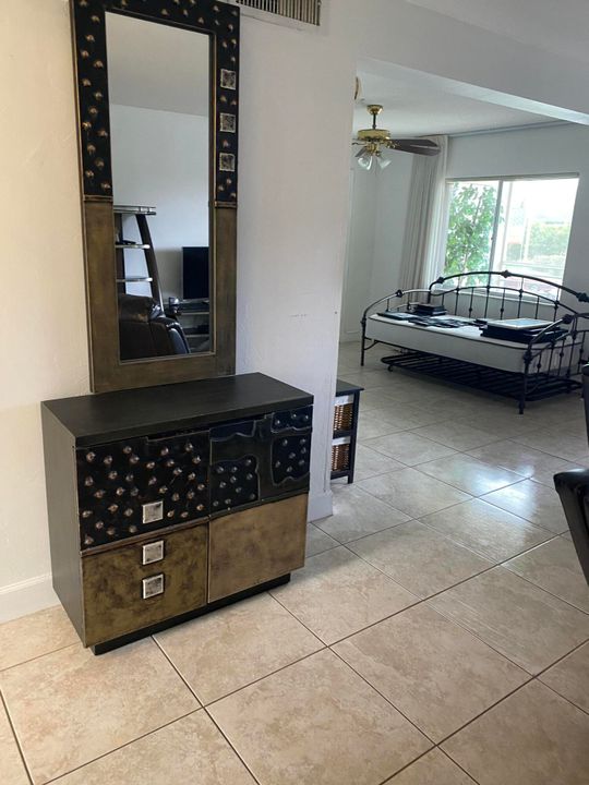 待售: $60,000 (1 贝兹, 1 浴室, 894 平方英尺)