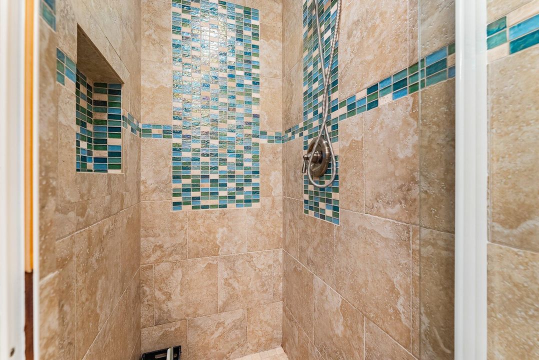 待售: $399,900 (2 贝兹, 2 浴室, 1093 平方英尺)