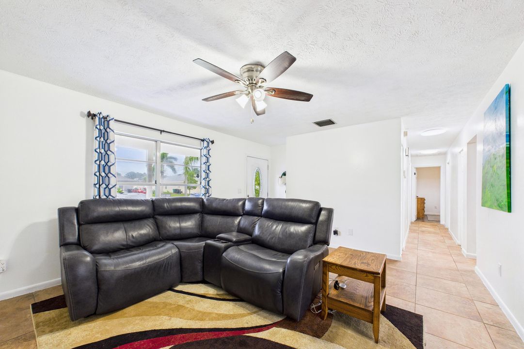 Под контрактом: $325,000 (4 спален, 2 ванн, 1635 Квадратных фут)