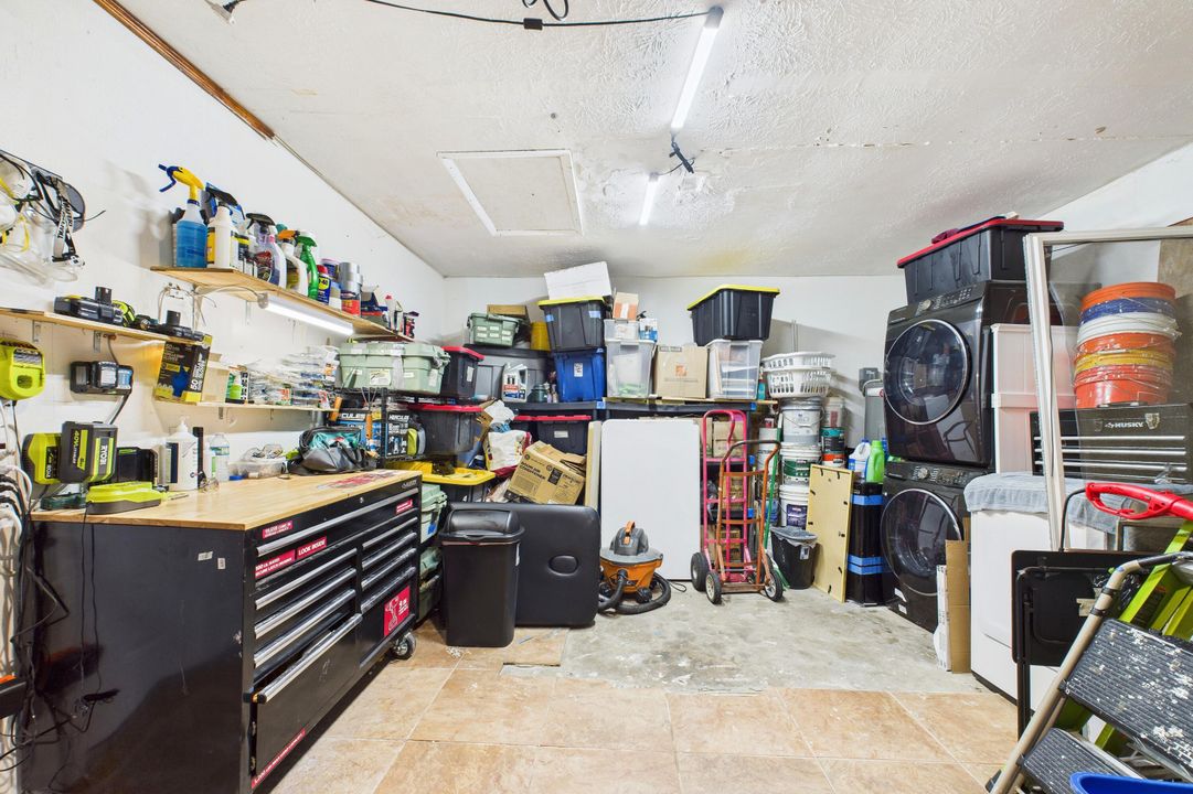 Под контрактом: $325,000 (4 спален, 2 ванн, 1635 Квадратных фут)