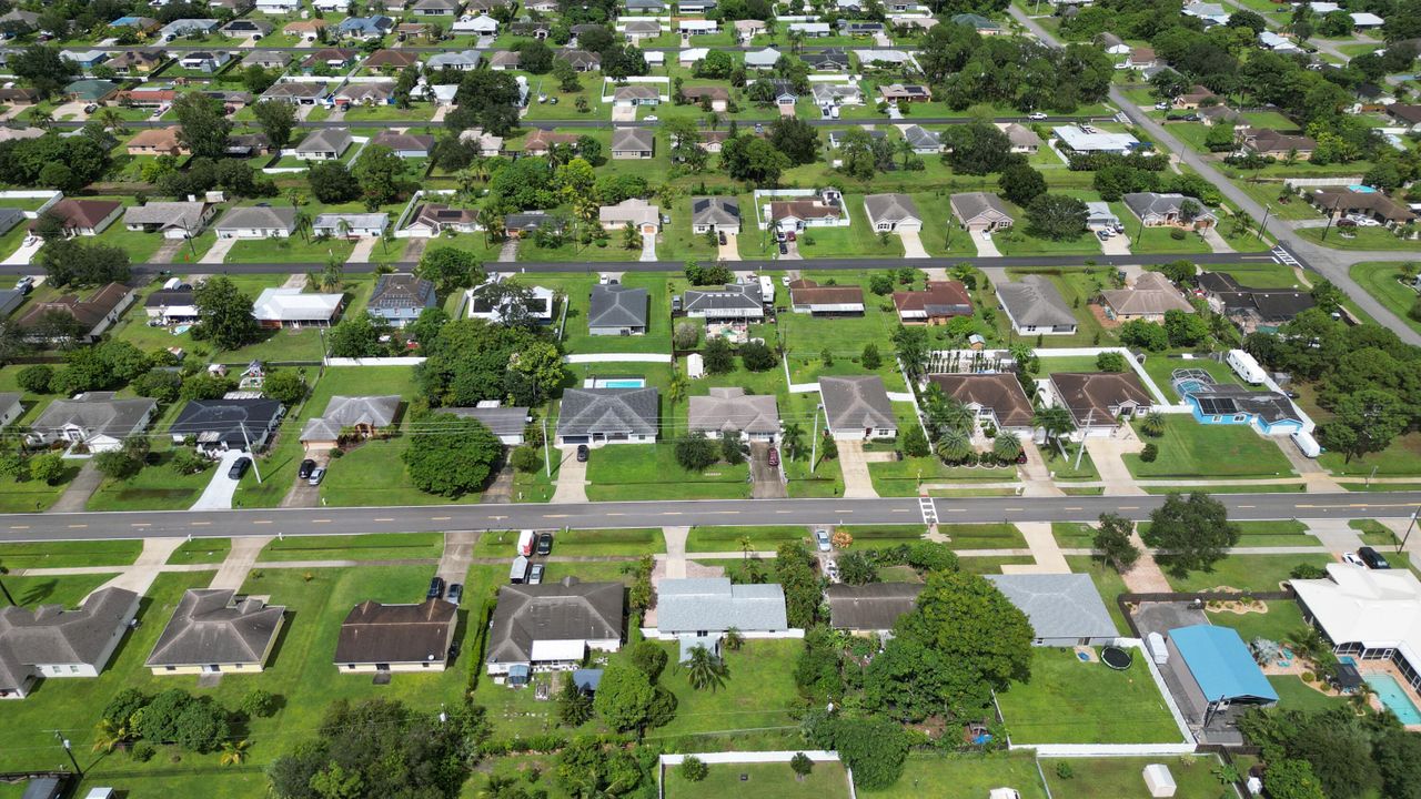 Под контрактом: $325,000 (4 спален, 2 ванн, 1635 Квадратных фут)