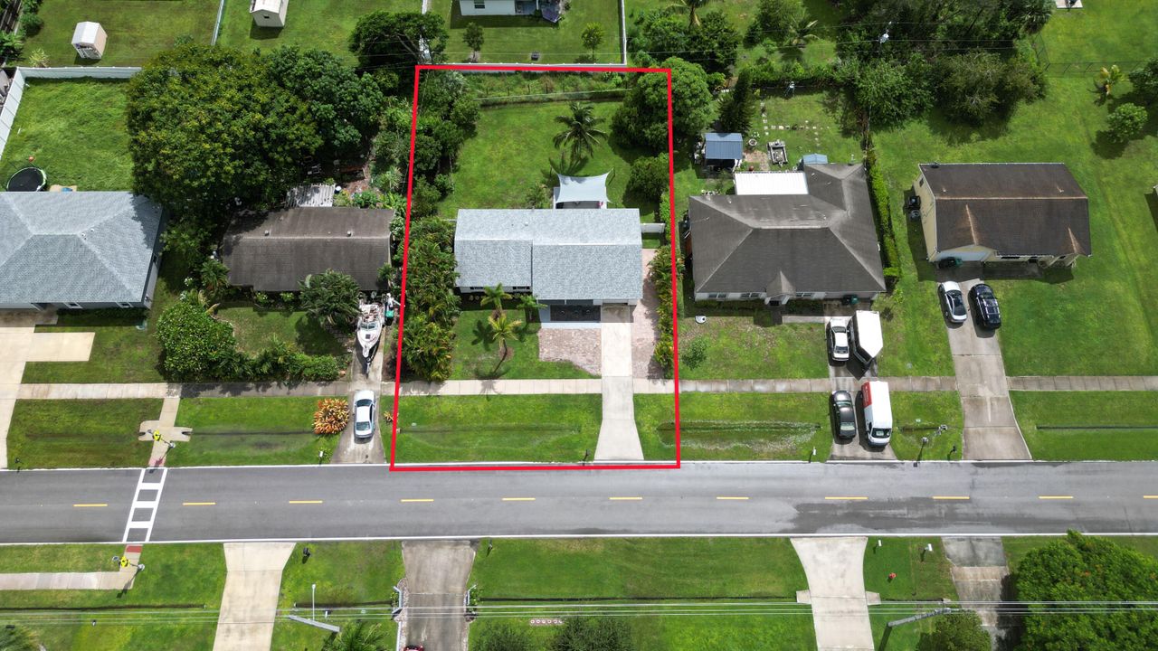 Под контрактом: $325,000 (4 спален, 2 ванн, 1635 Квадратных фут)