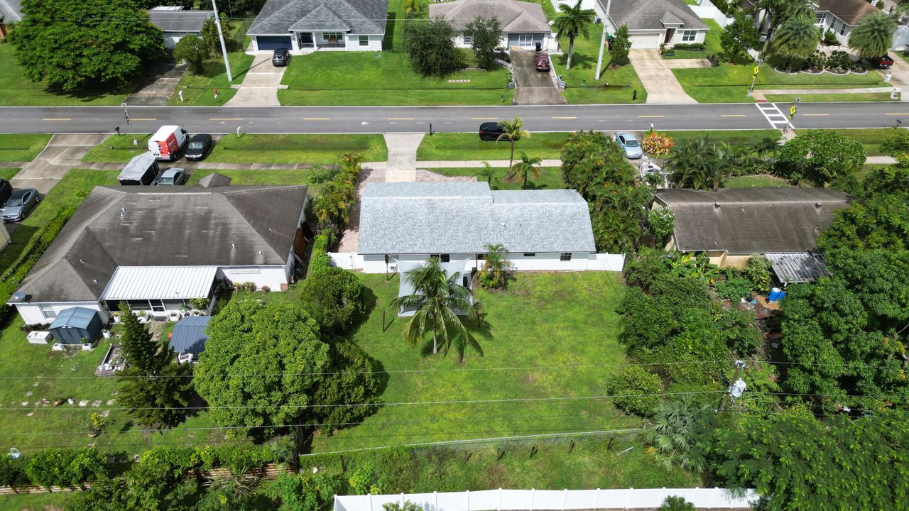 Под контрактом: $325,000 (4 спален, 2 ванн, 1635 Квадратных фут)