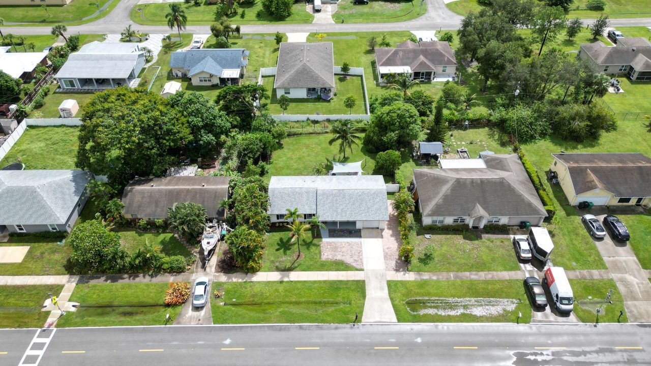 Под контрактом: $325,000 (4 спален, 2 ванн, 1635 Квадратных фут)