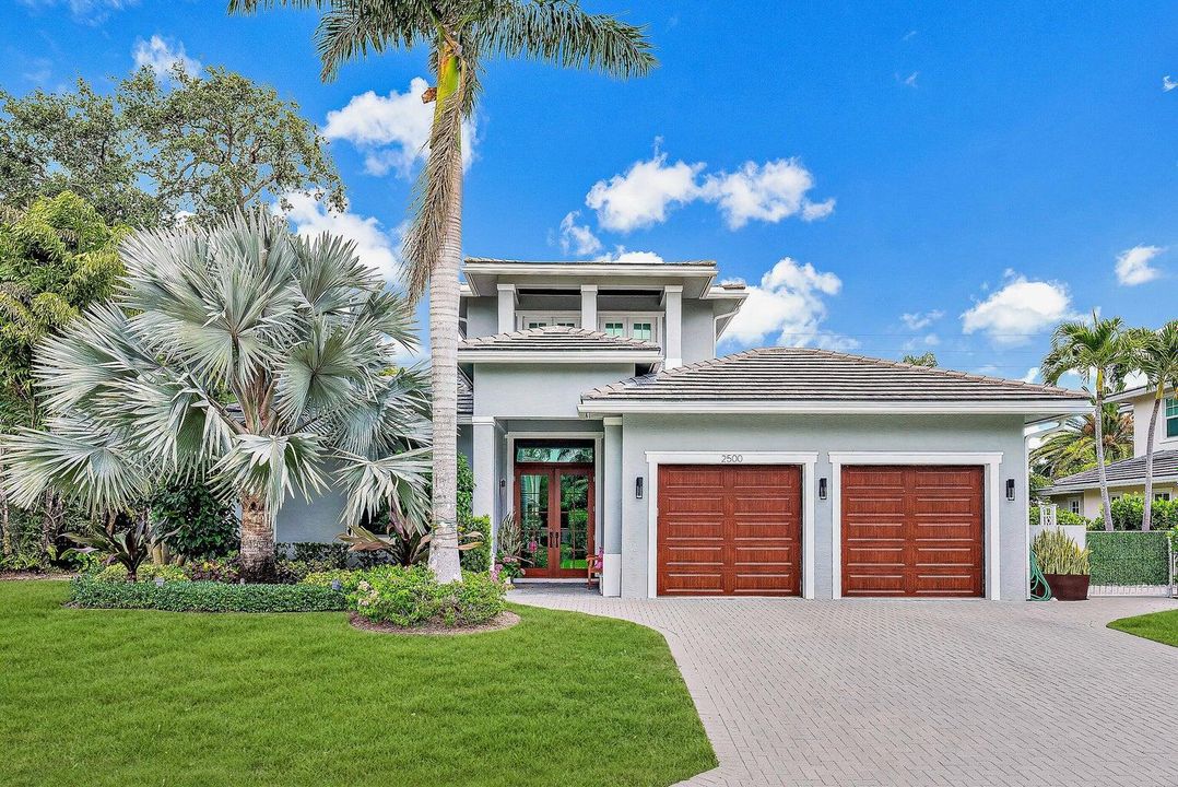 For Sale: $2,500,000 (5 beds, 4 baths, 3279 Square Feet)