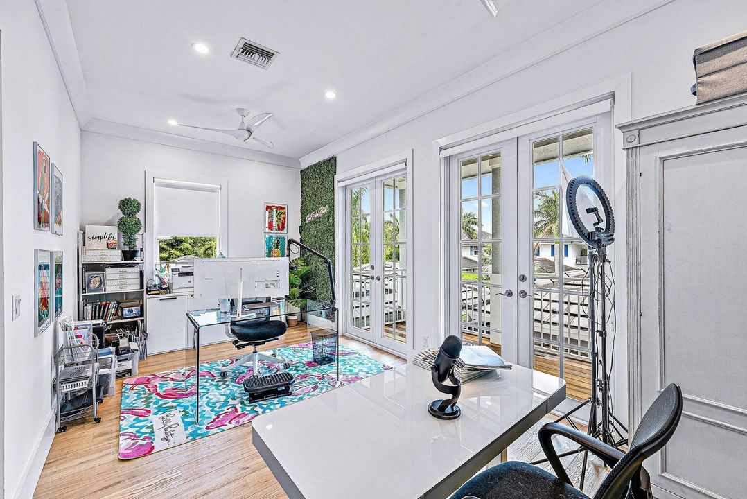 For Sale: $2,500,000 (5 beds, 4 baths, 3279 Square Feet)