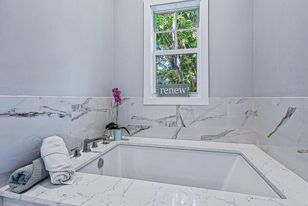 For Sale: $2,500,000 (5 beds, 4 baths, 3279 Square Feet)