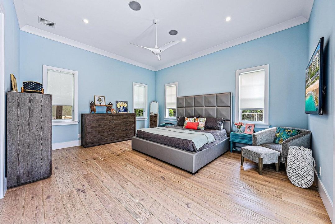 For Sale: $2,500,000 (5 beds, 4 baths, 3279 Square Feet)