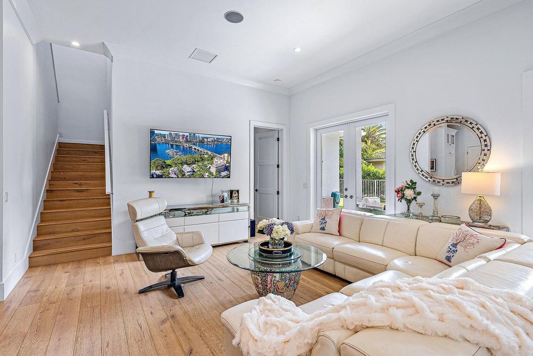 For Sale: $2,500,000 (5 beds, 4 baths, 3279 Square Feet)