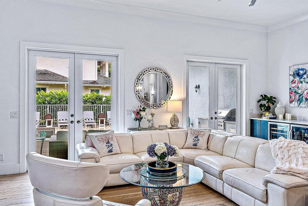 For Sale: $2,500,000 (5 beds, 4 baths, 3279 Square Feet)