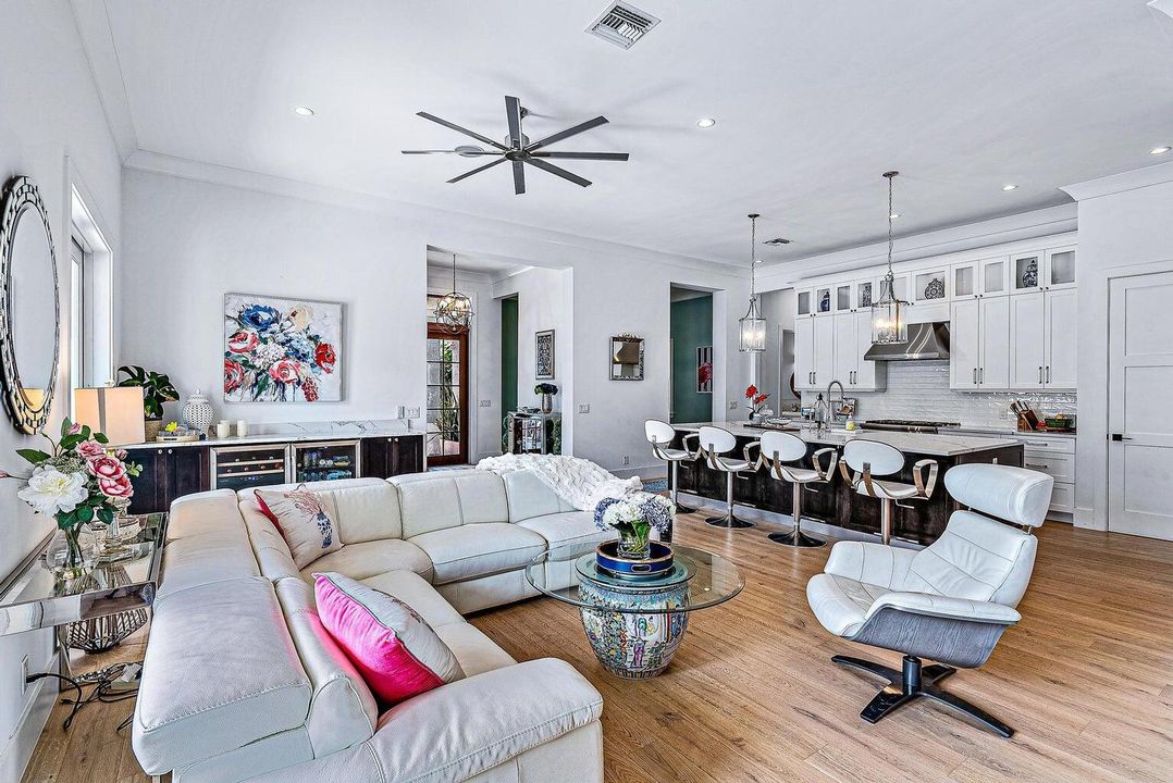 For Sale: $2,500,000 (5 beds, 4 baths, 3279 Square Feet)