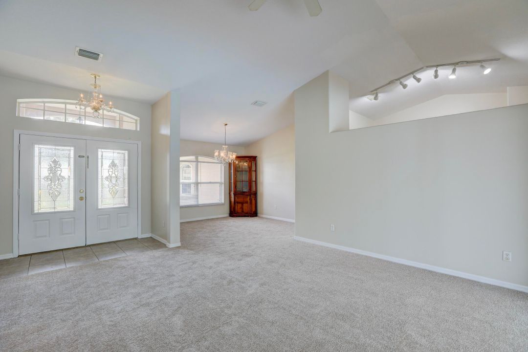 Под контрактом: $375,000 (3 спален, 2 ванн, 1848 Квадратных фут)