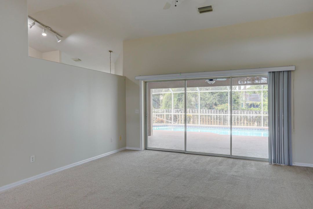 Под контрактом: $375,000 (3 спален, 2 ванн, 1848 Квадратных фут)