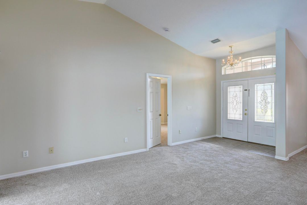 Под контрактом: $375,000 (3 спален, 2 ванн, 1848 Квадратных фут)