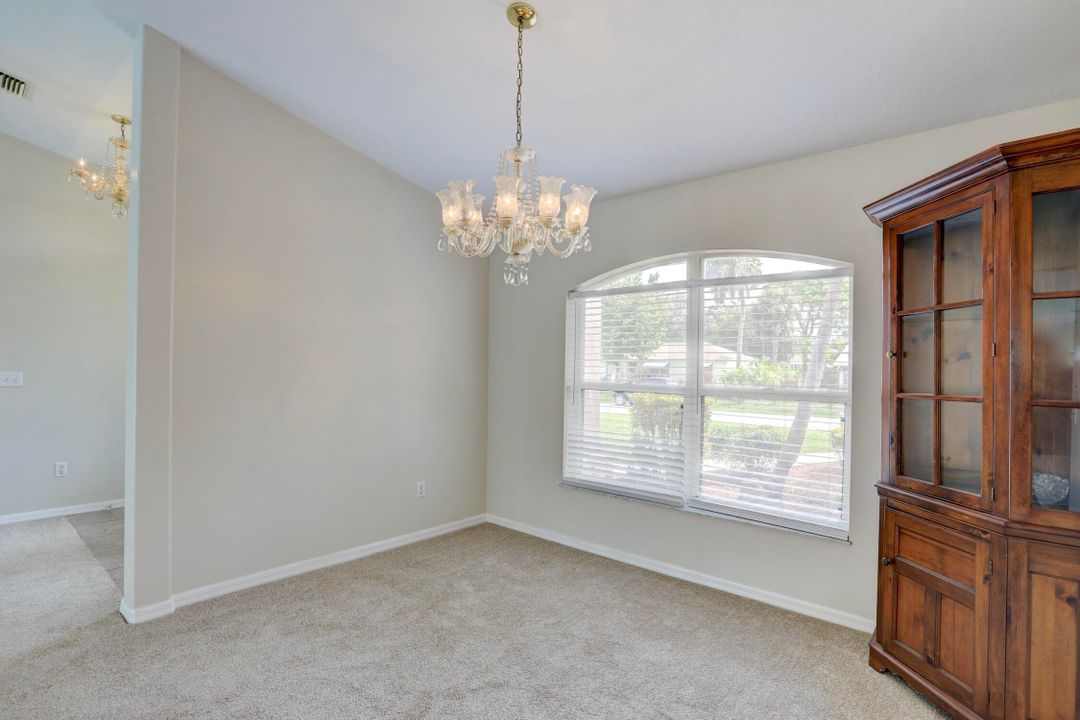 Под контрактом: $375,000 (3 спален, 2 ванн, 1848 Квадратных фут)