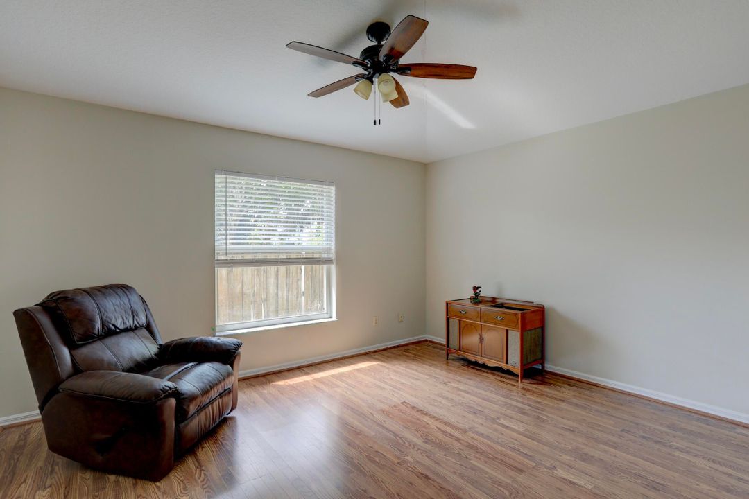 Под контрактом: $375,000 (3 спален, 2 ванн, 1848 Квадратных фут)