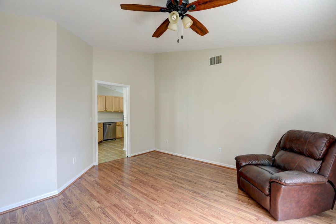 Под контрактом: $375,000 (3 спален, 2 ванн, 1848 Квадратных фут)