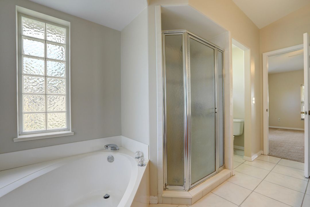 Под контрактом: $375,000 (3 спален, 2 ванн, 1848 Квадратных фут)