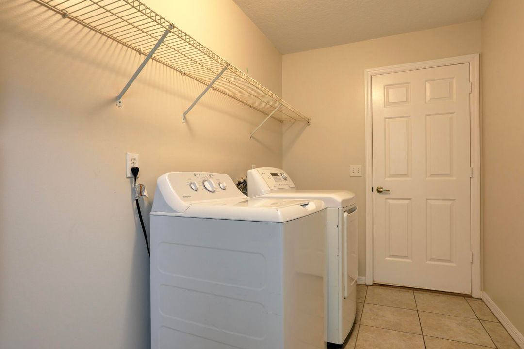 Под контрактом: $375,000 (3 спален, 2 ванн, 1848 Квадратных фут)