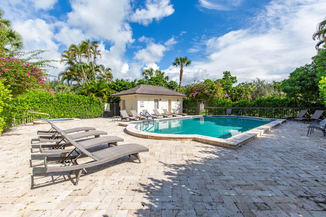 Active With Contract: $3,500 (1 beds, 1 baths, 900 Square Feet)