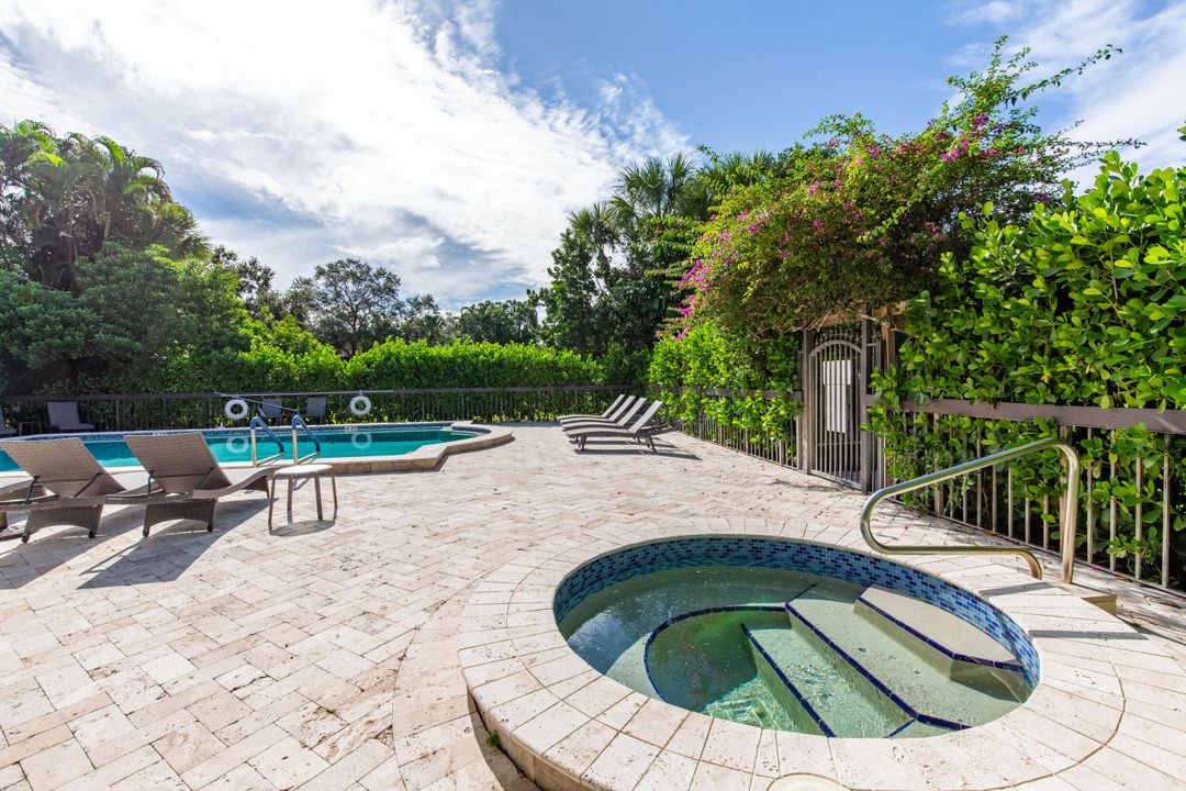 Active With Contract: $3,500 (1 beds, 1 baths, 900 Square Feet)