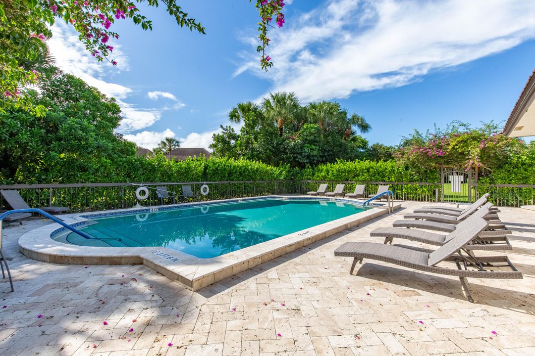 Active With Contract: $3,500 (1 beds, 1 baths, 900 Square Feet)