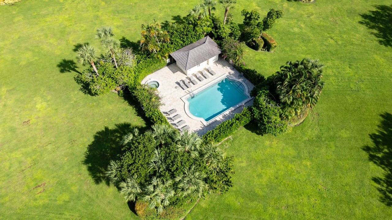 Active With Contract: $3,500 (1 beds, 1 baths, 900 Square Feet)