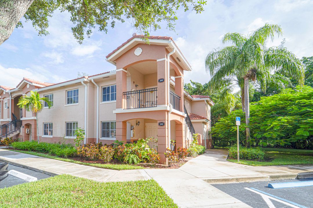 Recently Sold: $249,900 (3 beds, 2 baths, 1092 Square Feet)