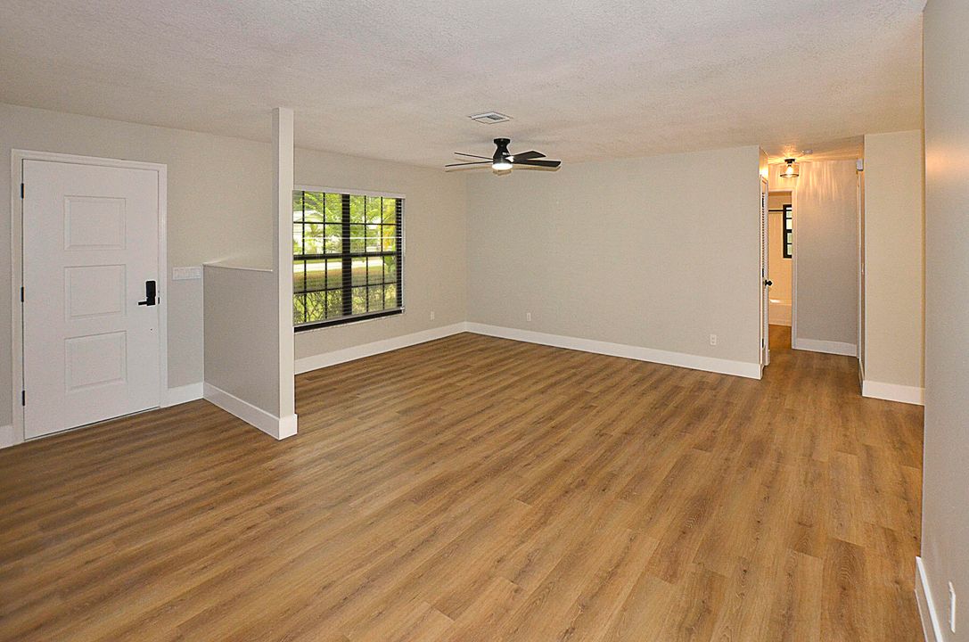 Active With Contract: $399,900 (3 beds, 2 baths, 1594 Square Feet)