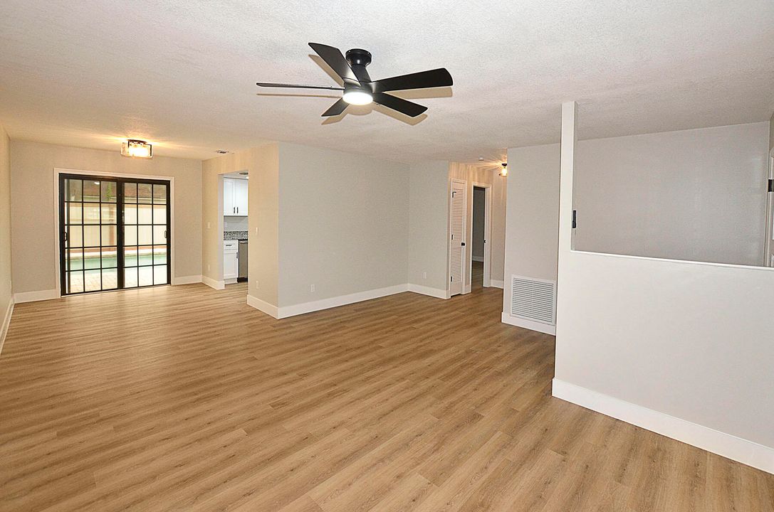 Active With Contract: $399,900 (3 beds, 2 baths, 1594 Square Feet)