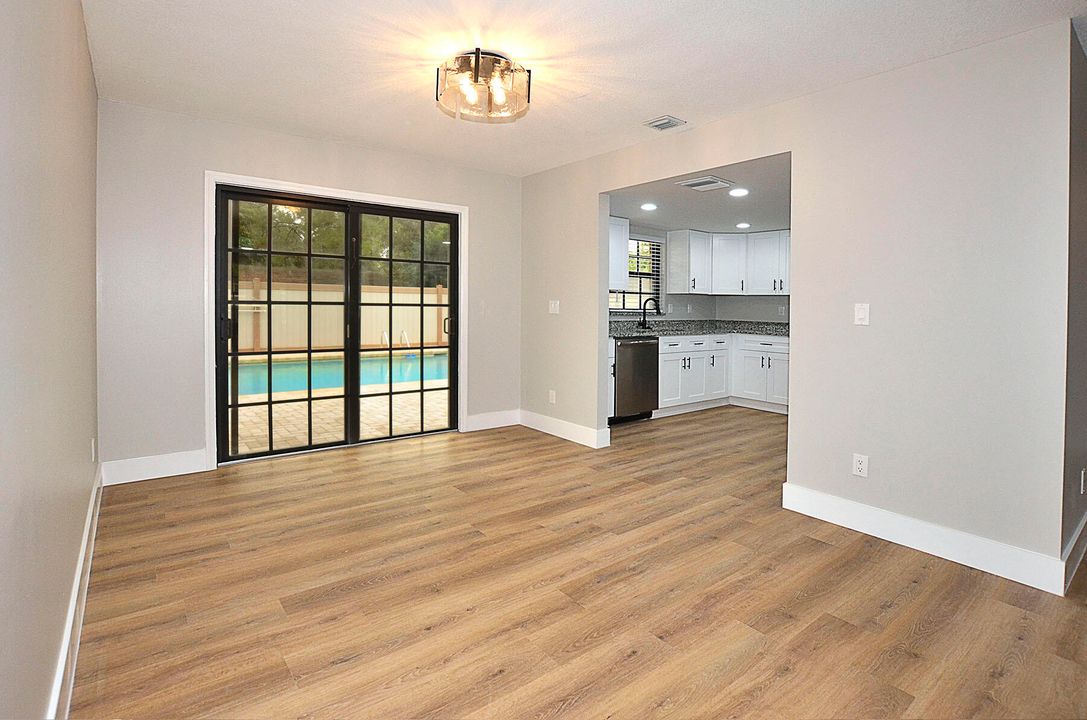 Active With Contract: $399,900 (3 beds, 2 baths, 1594 Square Feet)