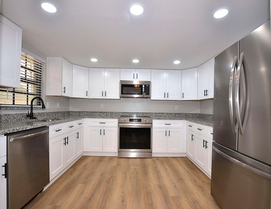 Active With Contract: $399,900 (3 beds, 2 baths, 1594 Square Feet)